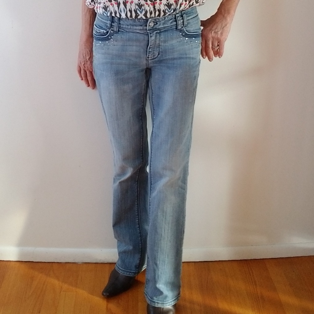 White House Black Market Low Rise Boot Cut Embelished Midwash Denim Jeans Sz 6